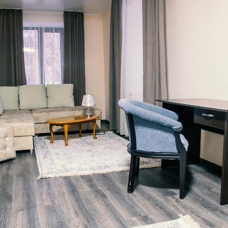 Alplaza Hotel Ustʼ-Kamenogorsk Eksteriør billede