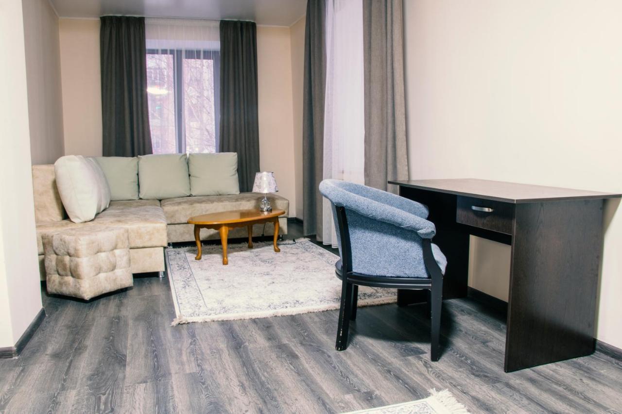 Alplaza Hotel Ustʼ-Kamenogorsk Eksteriør billede