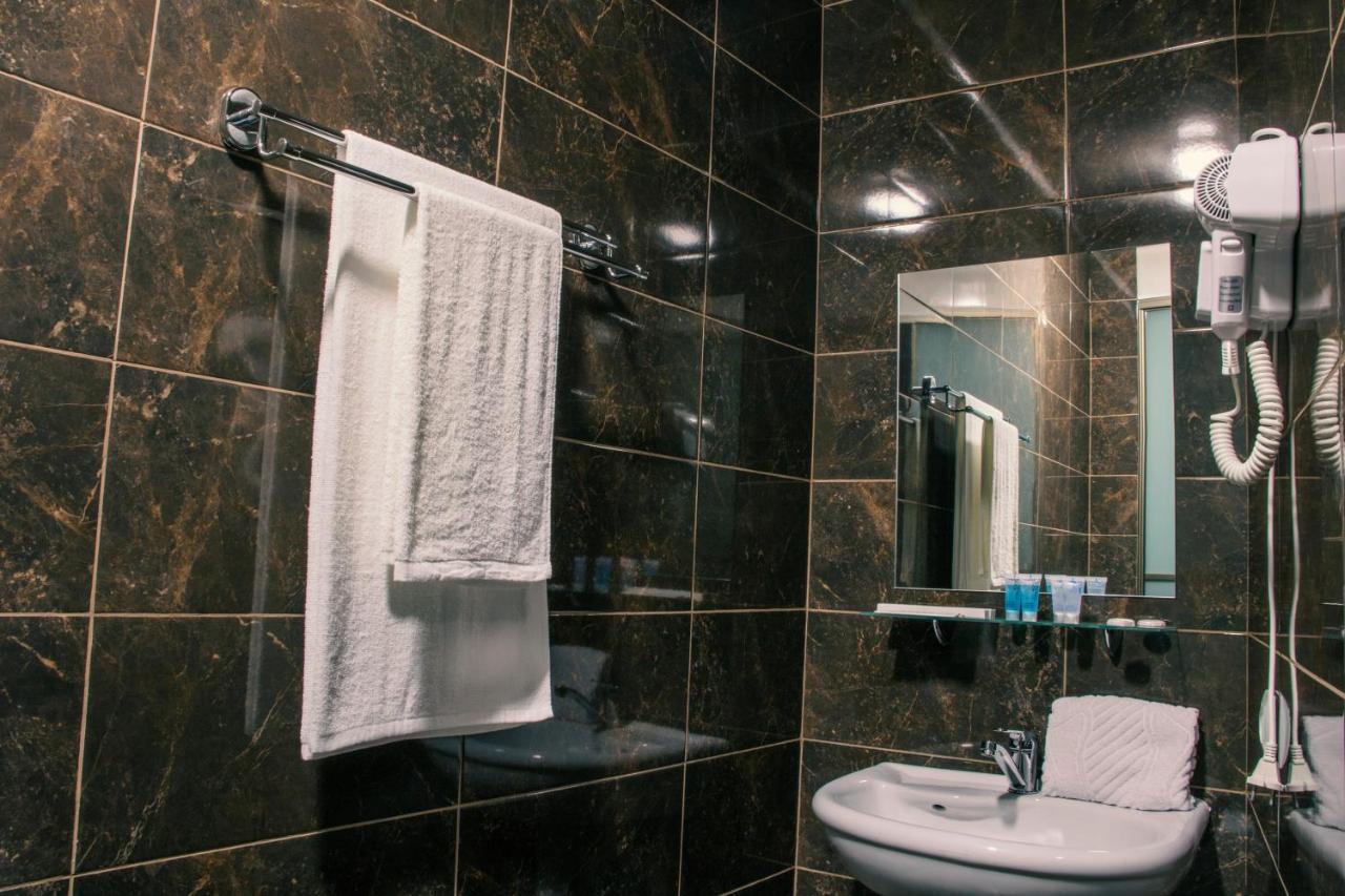 Alplaza Hotel Ustʼ-Kamenogorsk Eksteriør billede